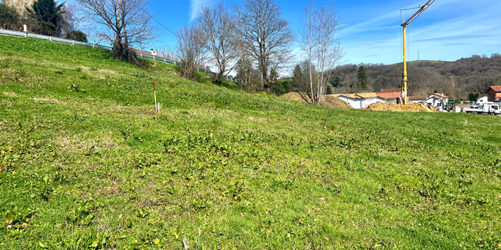 terrain à LA BASTIDE CLAIRENCE (64240)