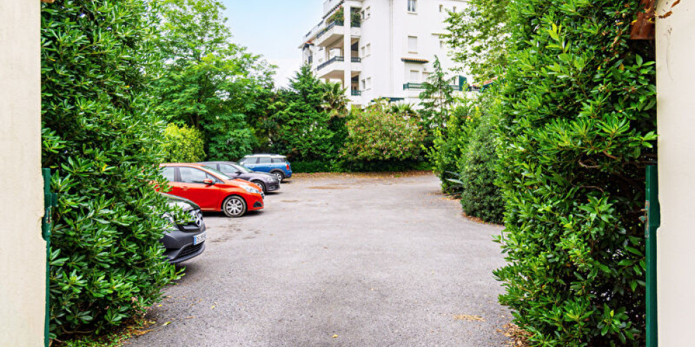 parking à ST JEAN DE LUZ (64500)