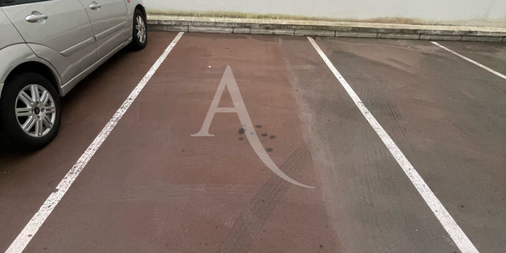 parking à ST JEAN DE LUZ (64500)